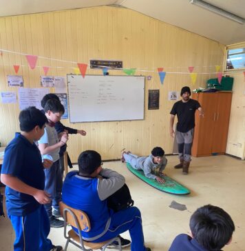 NewenLafken: el surf como herramienta de educación ambiental y cultural